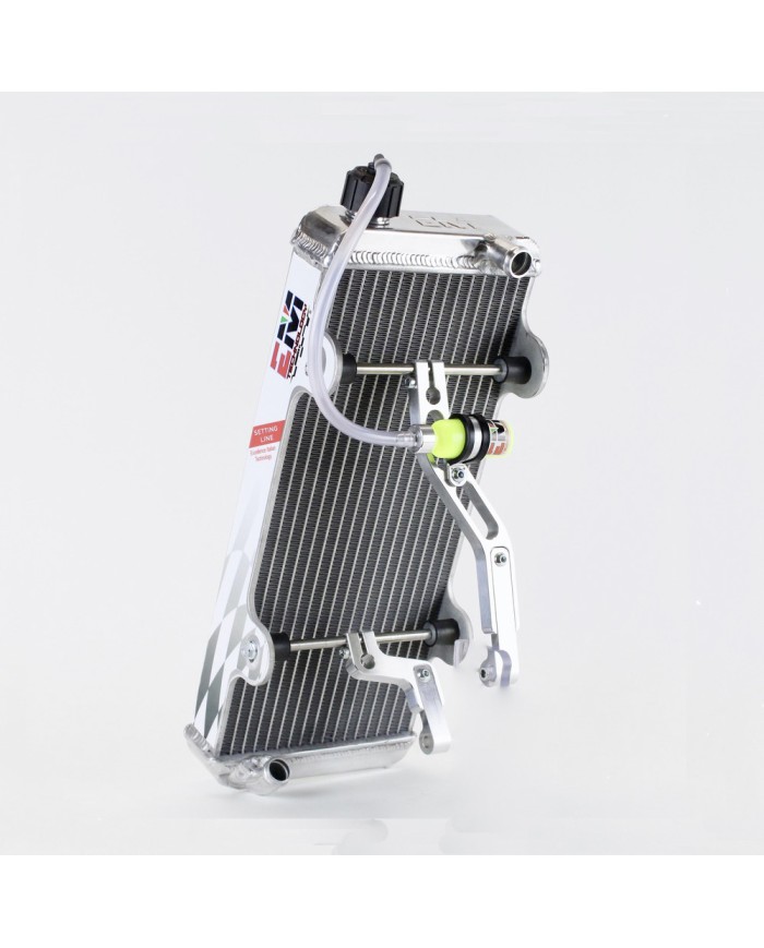 Radiatore Em-06 Piccolo Completo Di Supporti E Tappo